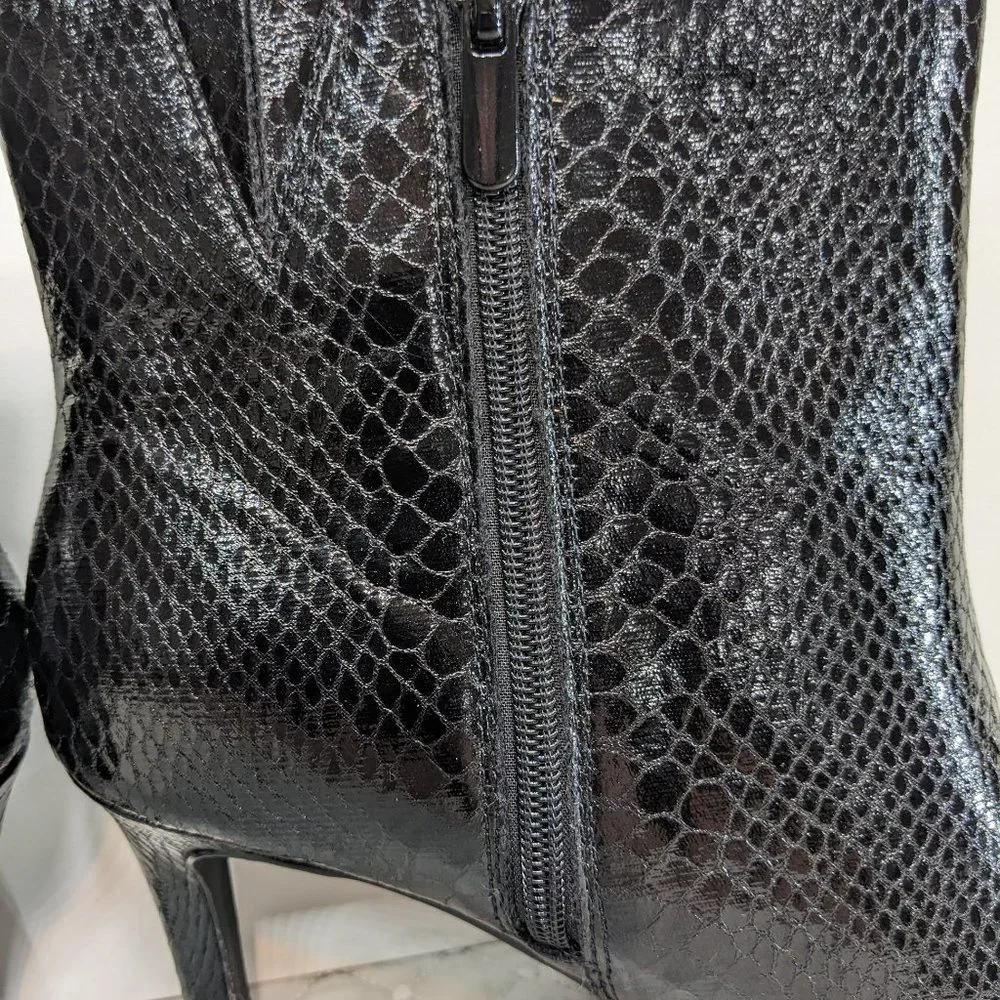 Torrid Black Snakeskin Print Pointed Side Zip Bootie Boot - size 10 Wide - NWT - Picture 5 of 12